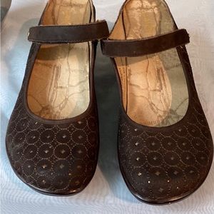 J-41 Adventure On Jasper Brown Suede Leather Mary Jane Clogs Wedge Shoes 7.5M